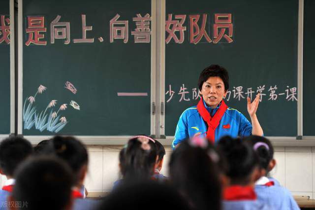 大集团的产业化布局基本完成，很多小型企业基本是在夹缝中求生存、求发展，每年倒是也会有1-2部票房黑马，但是这里边蒙中的概率比较大，有的时候去问一些做过成名作品的操盘人，其实他们也搞不懂是怎么回事，因为影视流程繁琐，很难从单一的脉络寻找到痕迹，所以小企业需要抱团发展，逐步的提高艺术水平